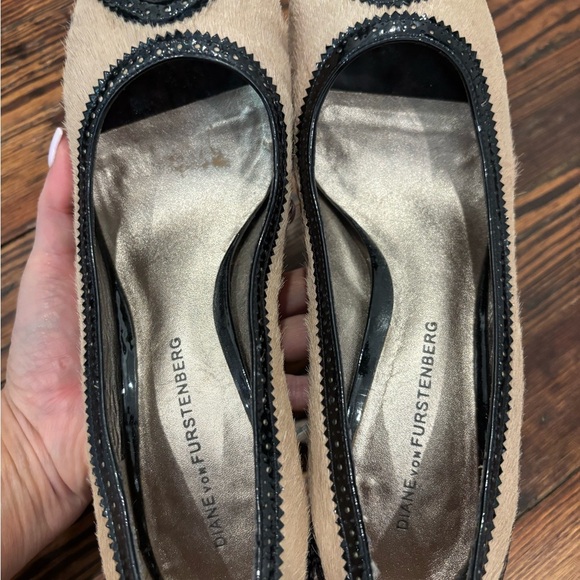 Diane Von Furstenberg DVF Pony Hair Patent Leather Block Heel Peep Toe Sz 7 1/2 - Picture 8 of 8